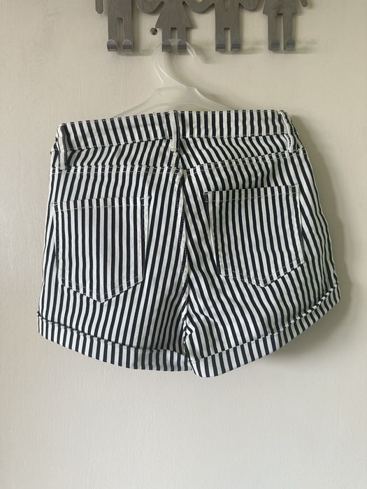 Къси дънкови панталонки HM