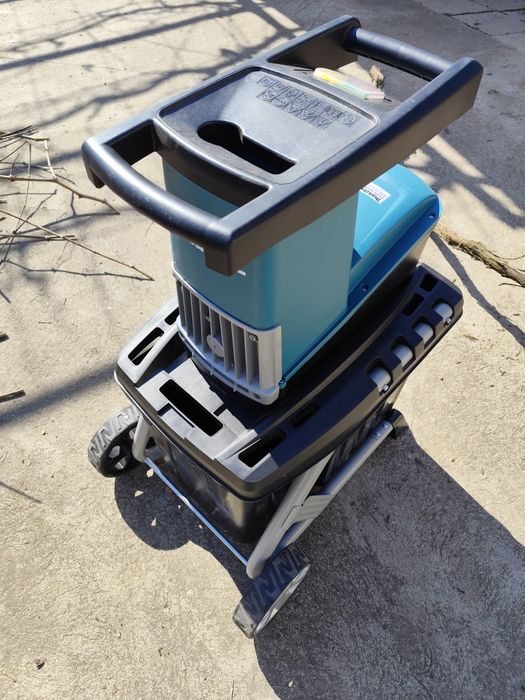 Електрическа дробилка за клони MAKITA UD2500