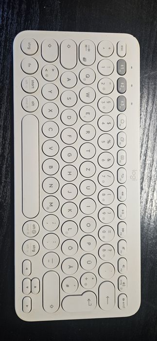 Logitech K380 pebble