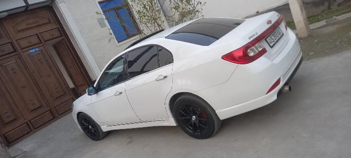Epica 2008 yil xolati yaxwi yurib turgan moshina