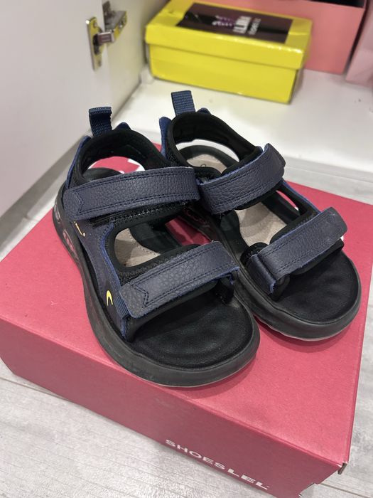 Продам сандалии для сада