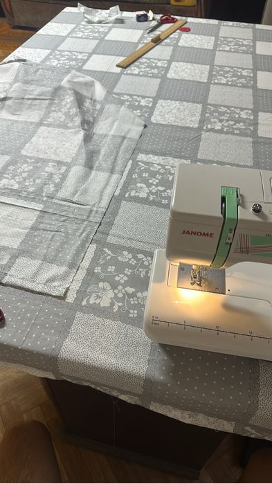 Продам швейную машинку