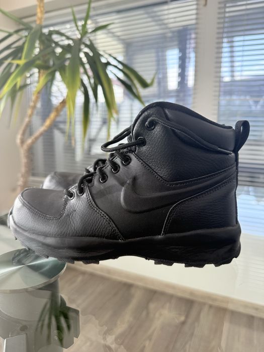 Боти NIKE черни