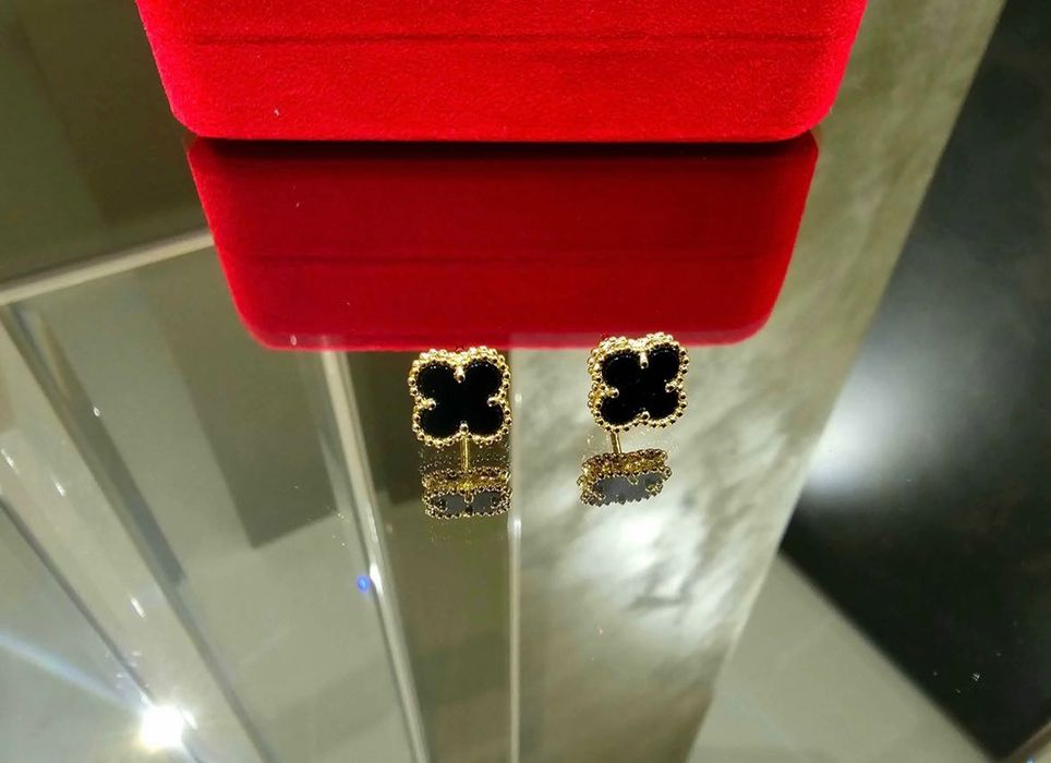 Van Cleef & Arpels обеци