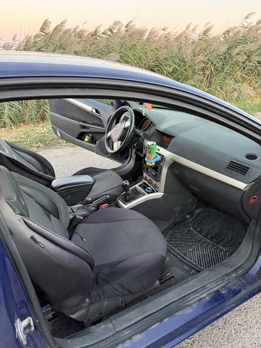 Vand sau dezmembrez opel astra H GTC