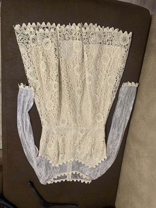 Дантелена рокля