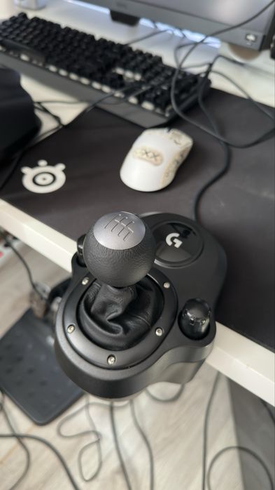 Волан Logitech G29+шифтър КАТО НОВИ Playstation 4 / Playstation 5 / PC