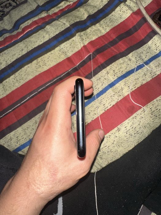 iPhone SE2020 память 128гб