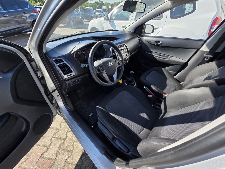 Hyundai i20 - An 2013 - 1.2 Benzina 4 cilindri Euro 5 - Clima