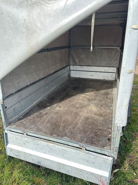 Remorcă Stema 1300 kg cu sistem frânare  import Germania