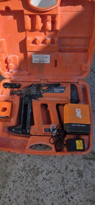 Ofer spre inchiriat scule construcții Mai compactor Placa compactoare/