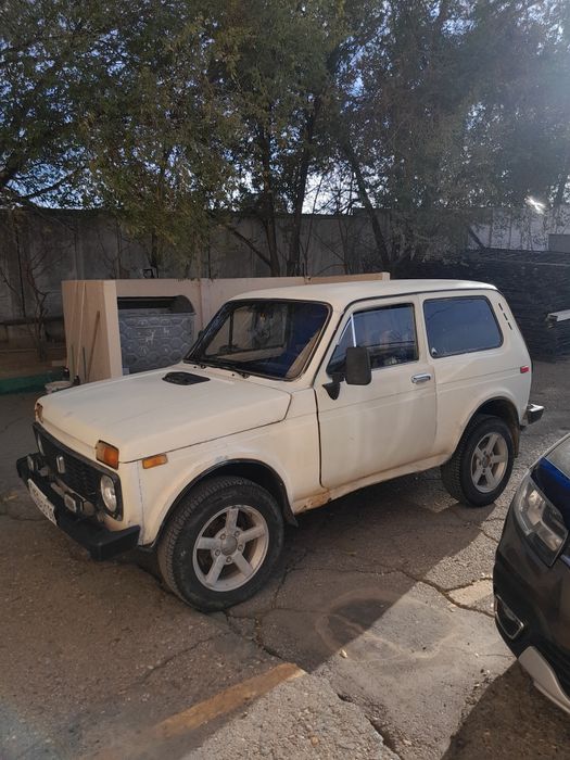 Автомобиль Нива 1993 года