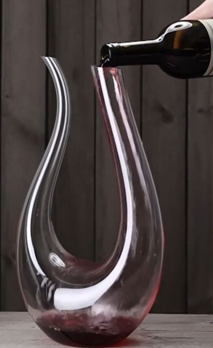 Елегантна стъклена кана за вино 1500 ml