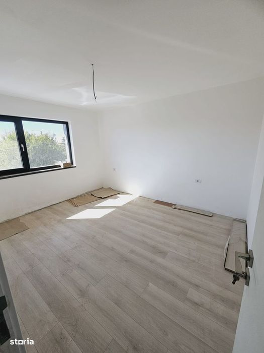 Casa 4 camere,gata de mutare,800 m de blv.