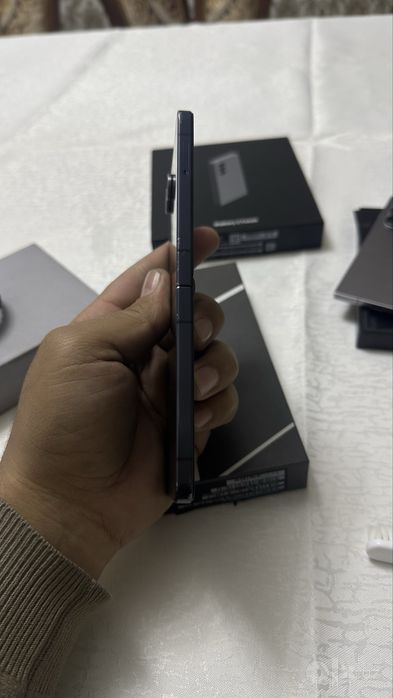 Galaxy z flip 7  12/ 256GB Dual sim Vietnam