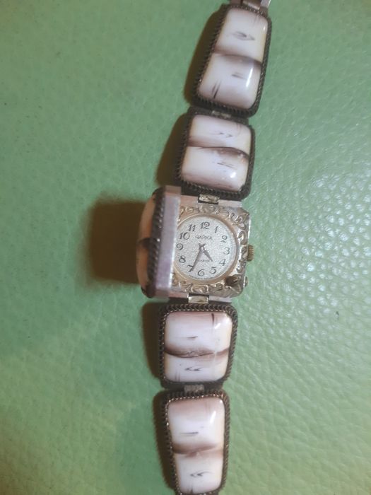 Продам женские часы