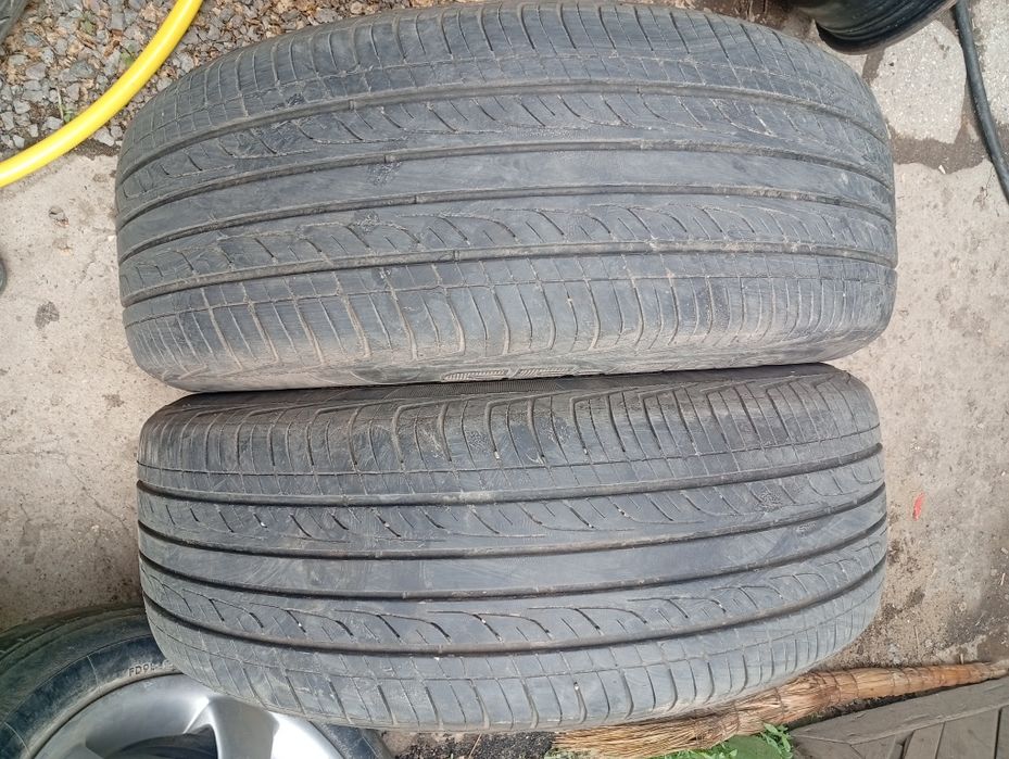 Продам две покрышки 205/60 r16.