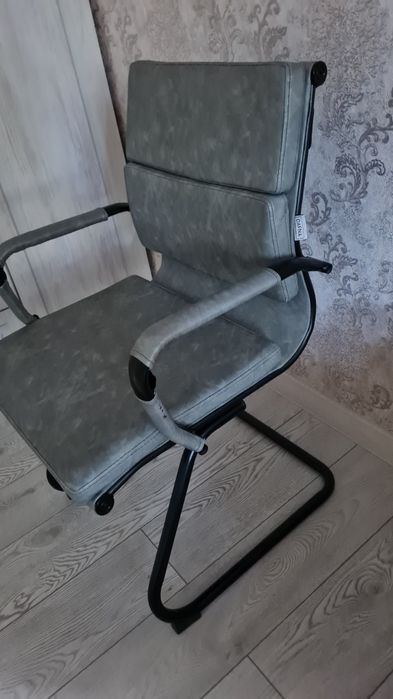 Кресло офисное кожанное