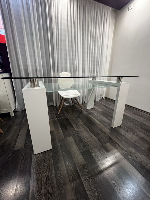 Трапезарна стъклена маса