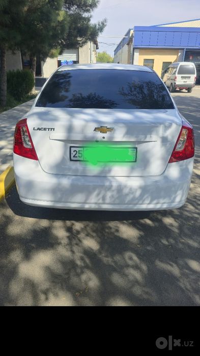 Jentra 2022 yil kuzov 2023. 1ta eshigida kraska bor qolgan joyi tozza.