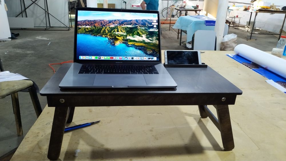 Продаётся ореховый столик ручной работы