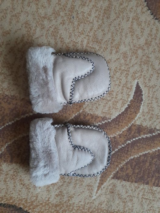 Продам варежки натуральныеый.