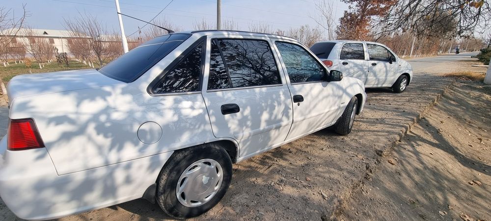 Нексия 2. 1.6 сотилади орка багажда петно бор