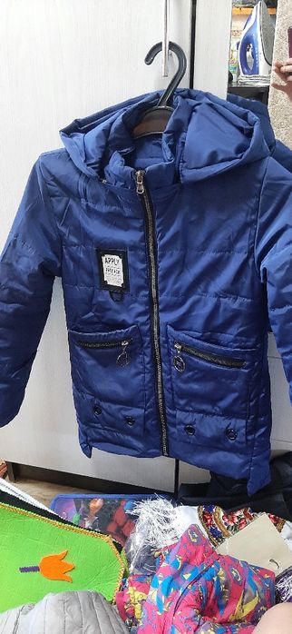 продам ветровку на дев