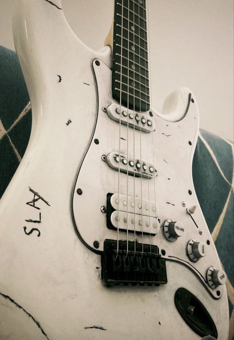 Продаётся электрогитара