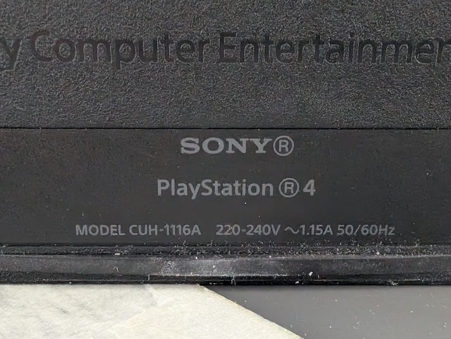 Sony PS4 + controller