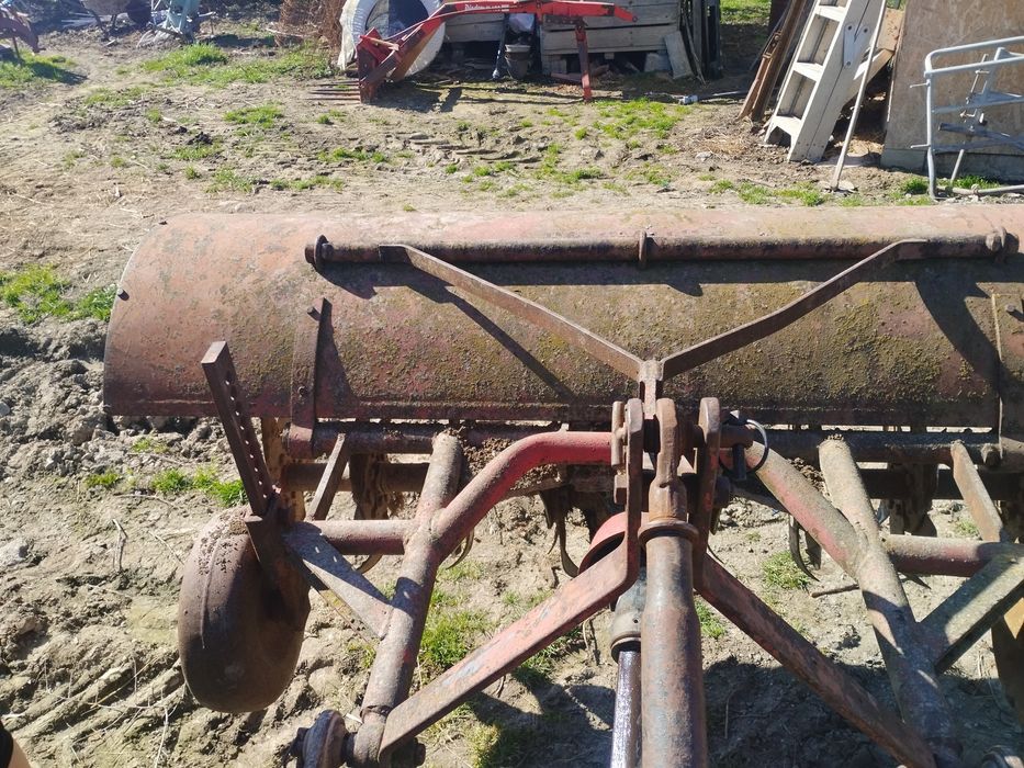 Vând freză  după tractor