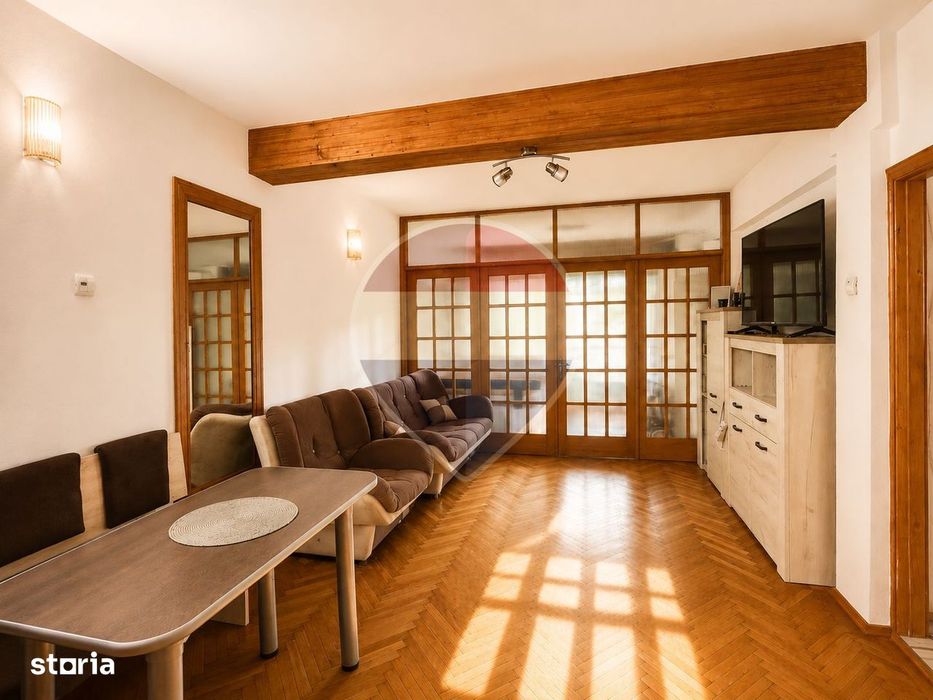 Apartament cu 3 camere de vanzare in zona centrala