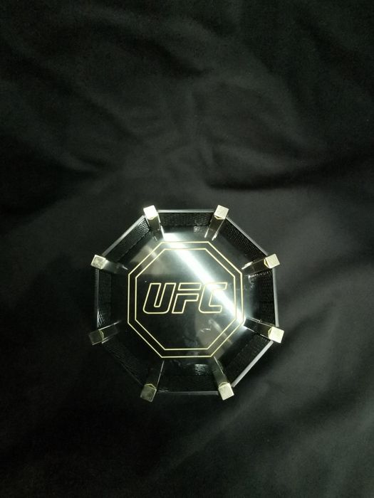 Продам статуэтку "Октагон UFC".