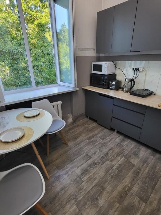 Продам кухонный гарнитур  в испол полгода Новая Согра