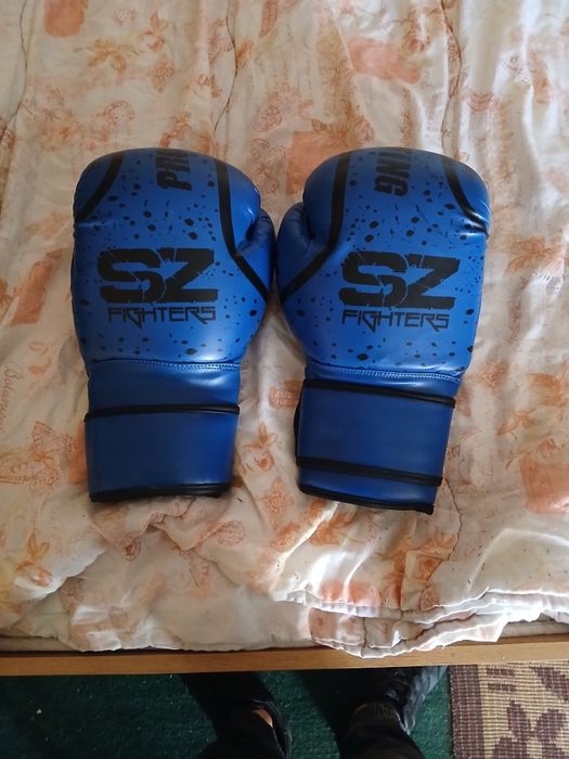 Боксови ръкавици