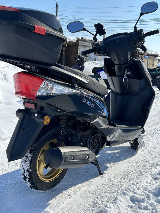 новый мопед м8.