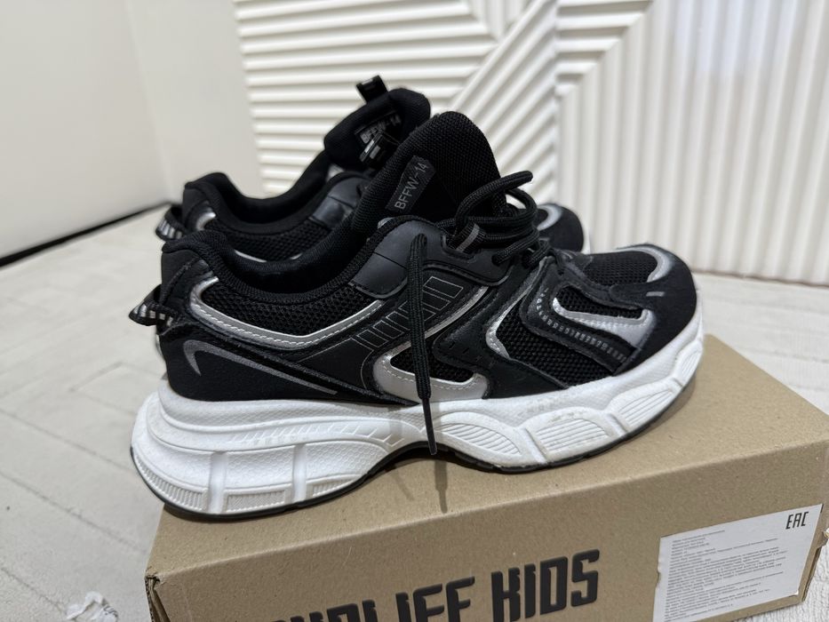 Кроссовки  38-39 размера