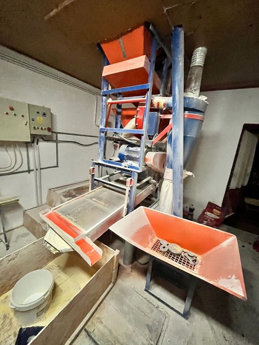 Vând moară de mălai