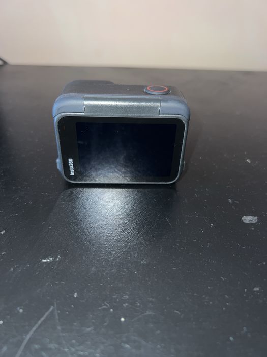 Продавам Insta 360 ace pro 2