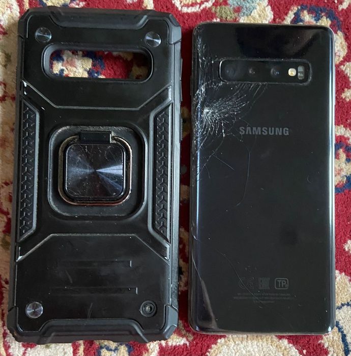 Продам телефон самсунг s10