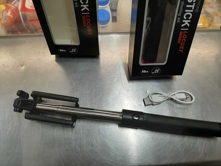 Bluetooth selfie stick