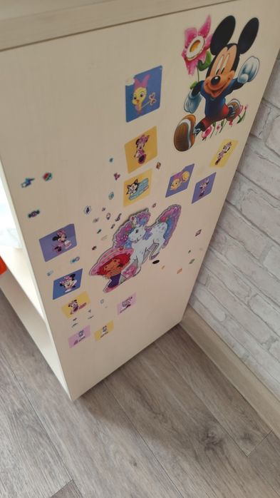 Стеллаж бежевый в детскую