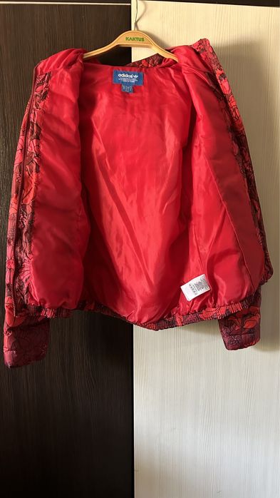 Vand geaca adidas cu motiv floral