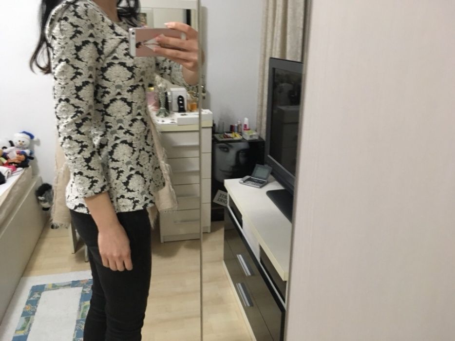 Vand bluza c and a, alb cu negru, xs, noua cu eticheta