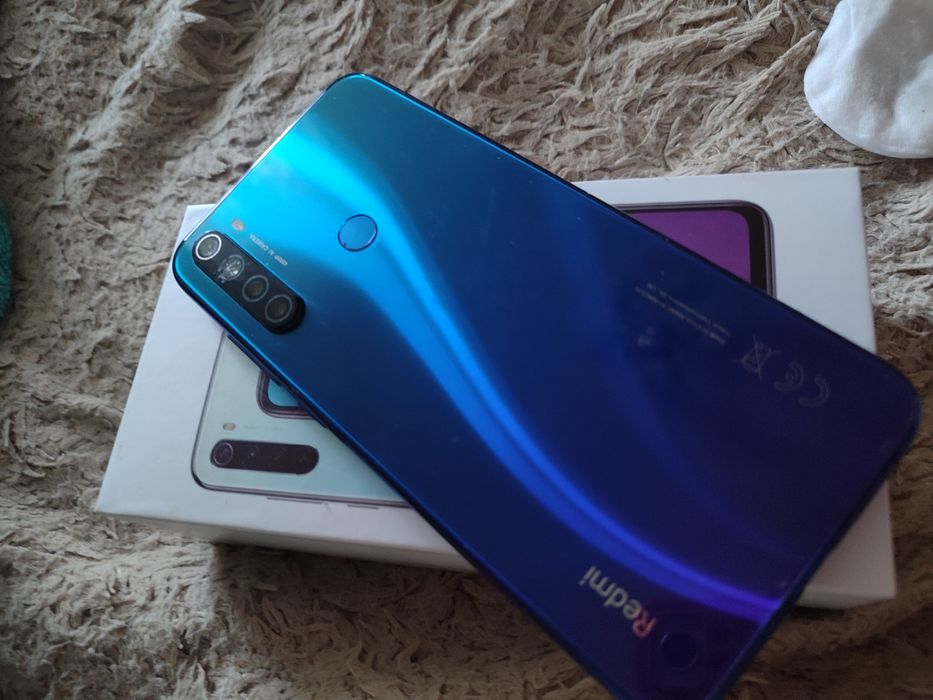 Продам телефон .