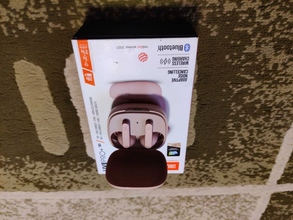 Căști JBL TWS Pro+ roz – cu accesorii, casca stângă defectă