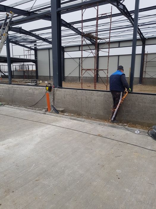 Executam montaj structura metalica si panouri sandwich