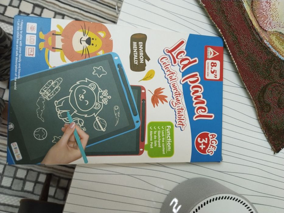 Музыкальная книжка, доска для рисования.