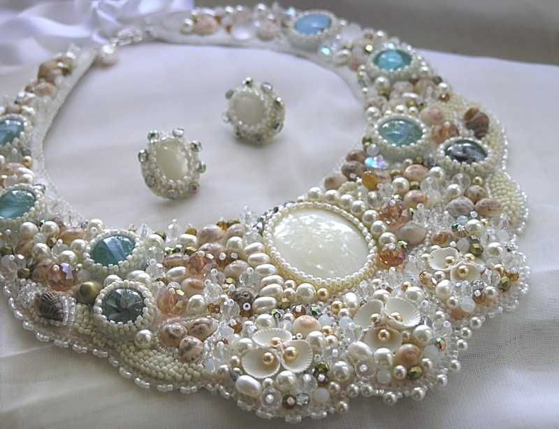 Coliere realizate cu opal african roz, granate,agate,dantela ,cristale