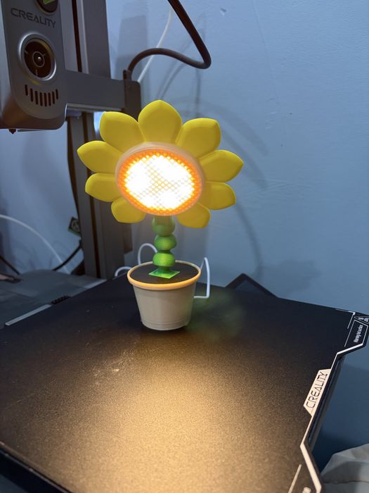 3D принтирана декоративна лампа „Слънчоглед“